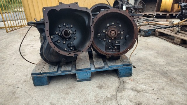 Transmissões  4x4 e 4x2 retroescavadeira JCB 3C - Foto 3