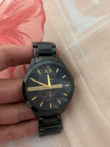 Relógio Armani cerâmica. Preto com dourado.