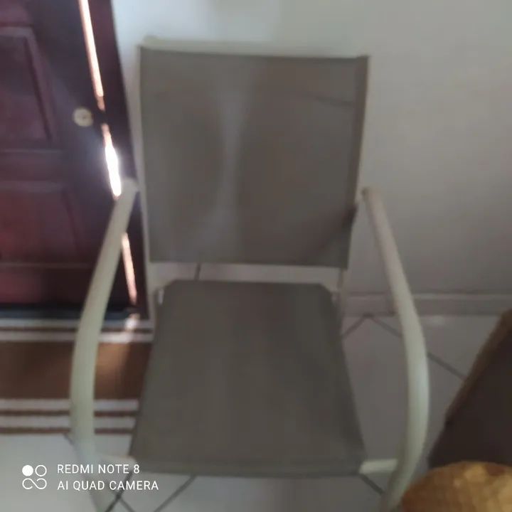 Cadeira de ferro bege 