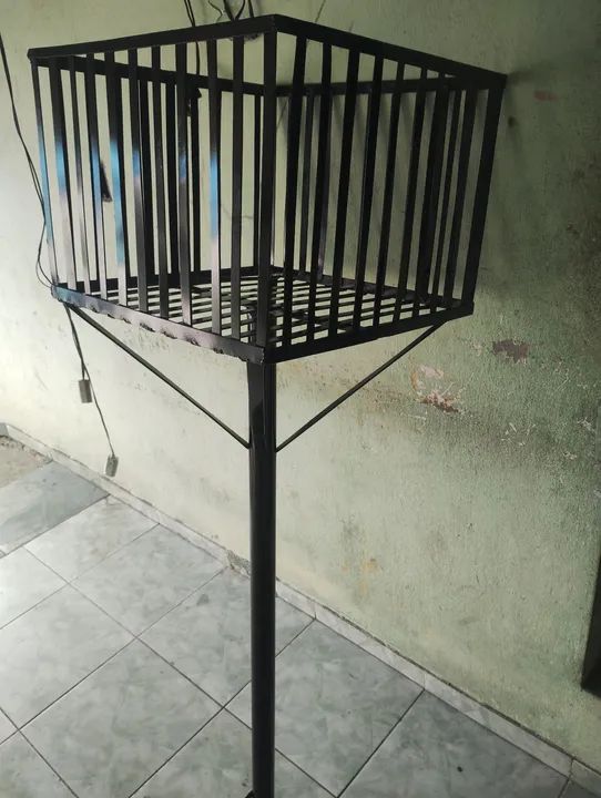 Lixeira quadrada 50 por 50 pra calçada com entrega e instalação grátis  - Foto 3