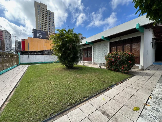 Casa comercial, 1.200m², 4/4. 3 salas na cremação.