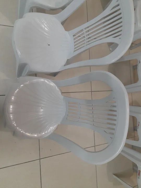Cadeiras brancas de plástico - 20 unidades - Foto 2