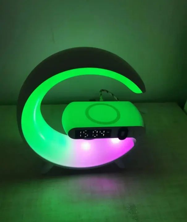 Luminária de Mesa com Carregador Wireless, Bluetooth, Rádio e LED RGB - Foto 2