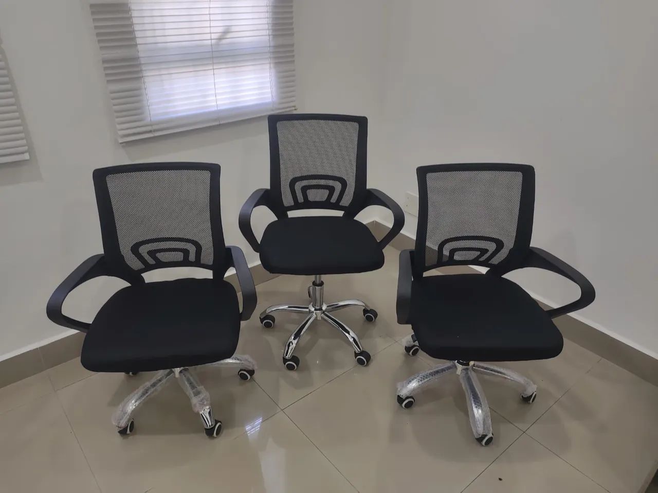 Cadeiras de escritório Novas R$250,00 cada (Acima de 10 unid. R$235,00 cada)  - Foto 2