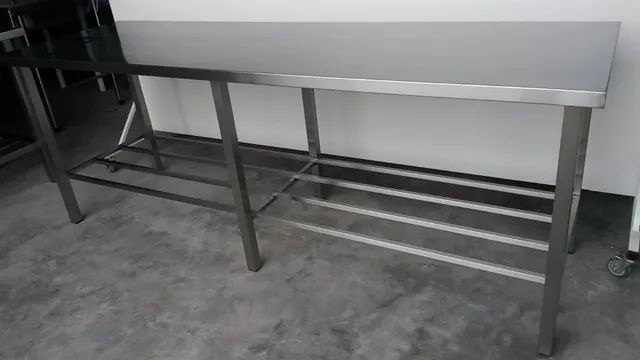 Mesa grande fabricada em aço inox - com preço de fabrica - nova 