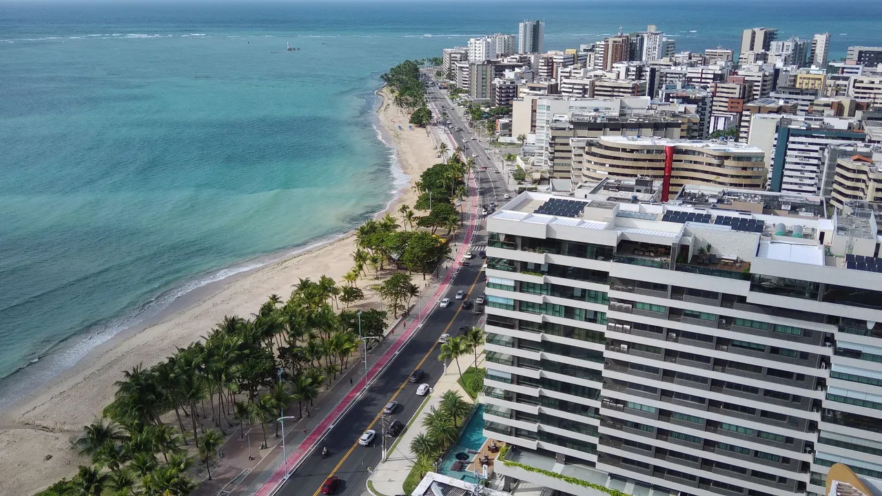 Vendo apartamento de alto padrão na beira-mar de ponta verde Maceió.
