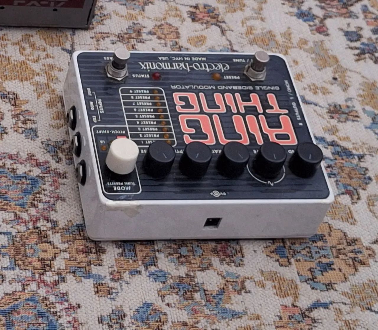 Pedal Ring Thing modulator EHX Electro harmonix - Instrumentos