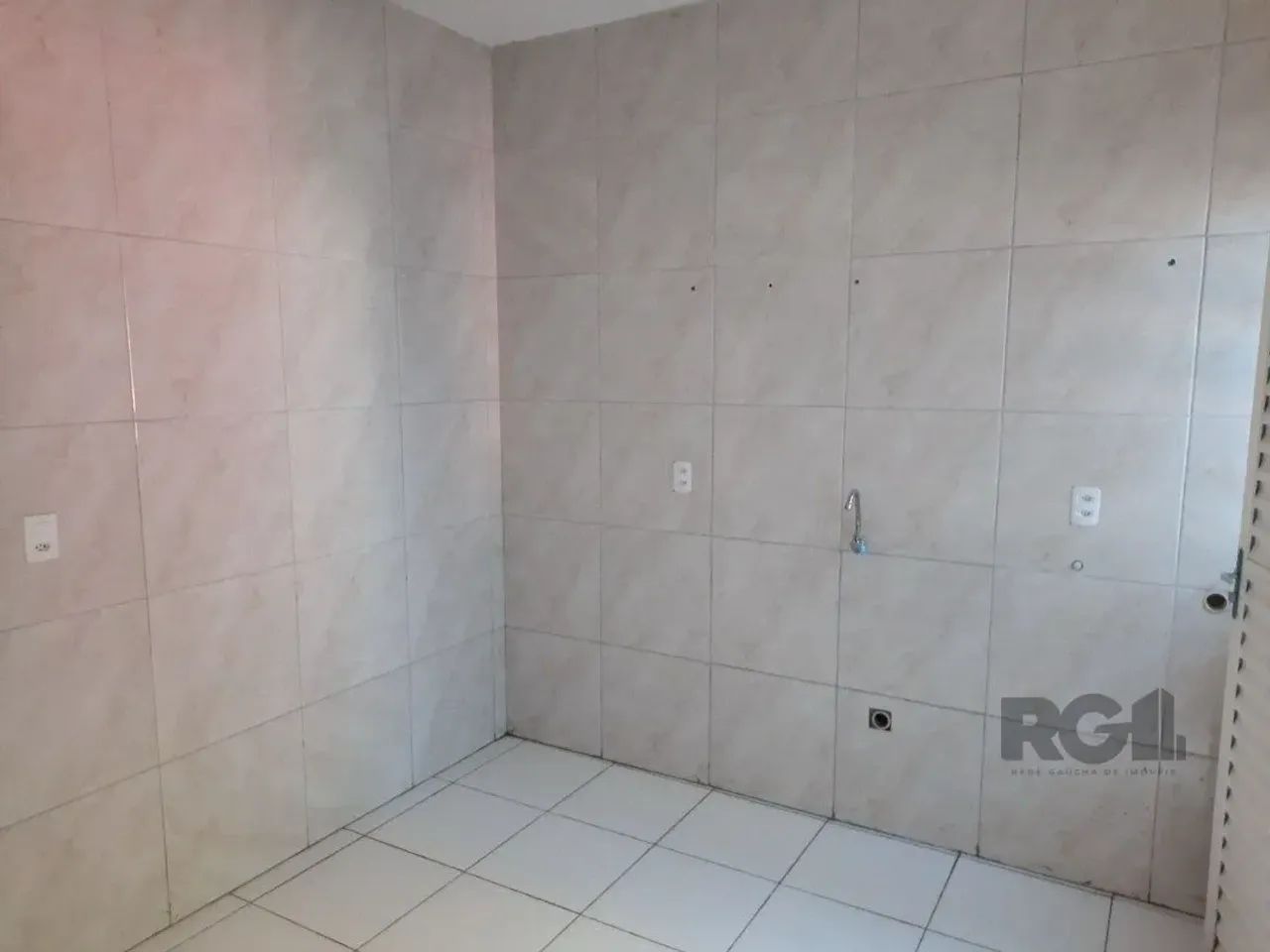 Prédio residencial composto por 4 apartamentos, sendo 2 no térreo e 2 no superior. Os apar - Foto 11