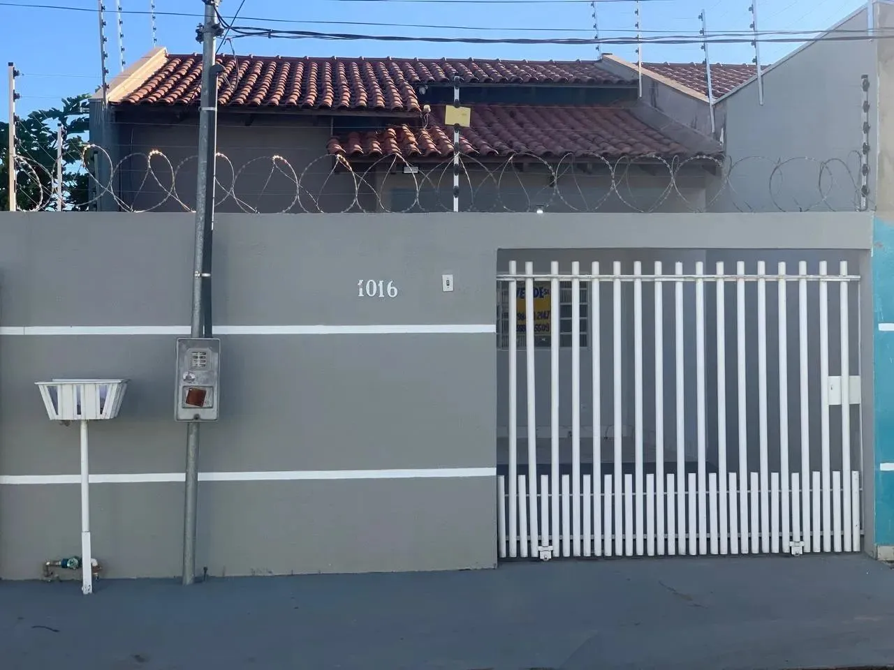 Casa para Venda em Várzea Grande, Centro-Sul, 2 dormitórios, 1 banheiro, 2 vagas