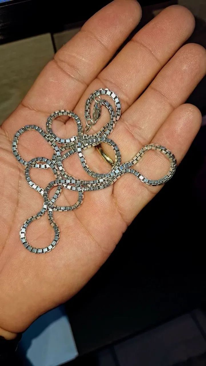 Colar de prata com design elegante