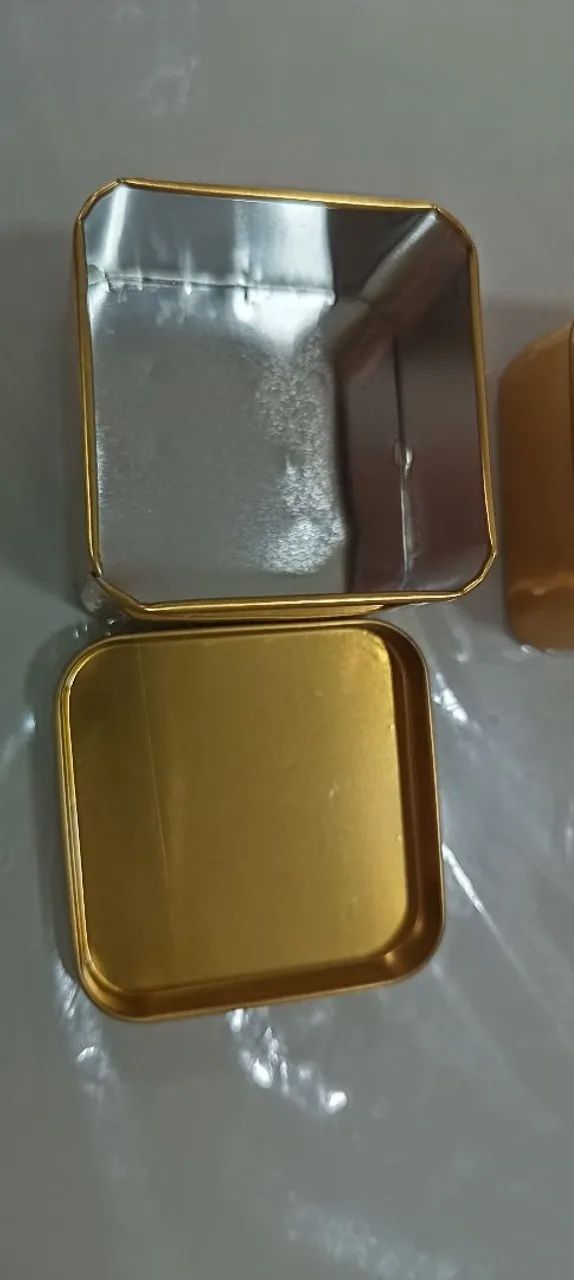 Caixa dourada para doces de festa  34 unidades para festa ( docinhos ) novas ! - Foto 3