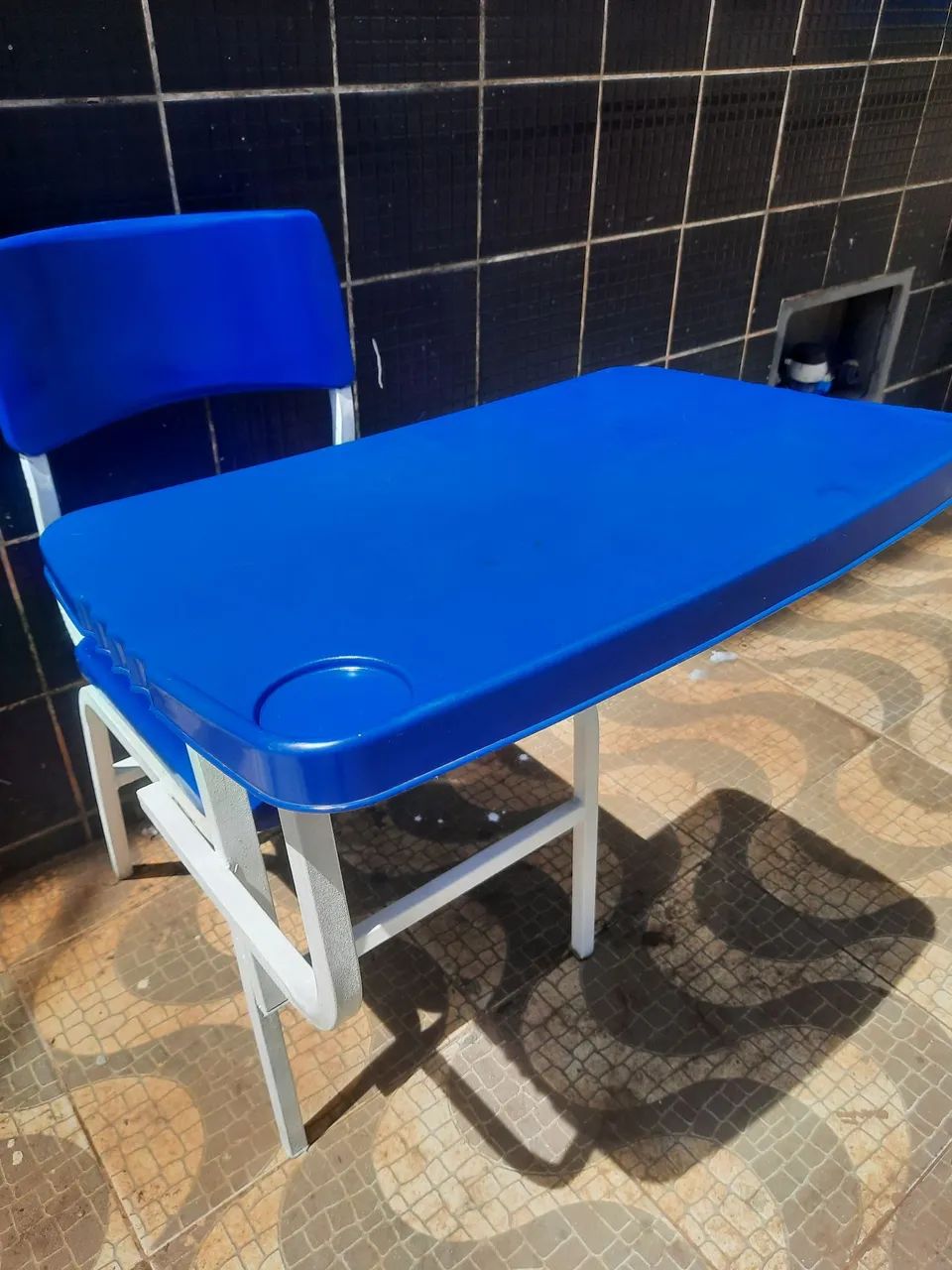 Cadeira escolar azul com mesa - Foto 3