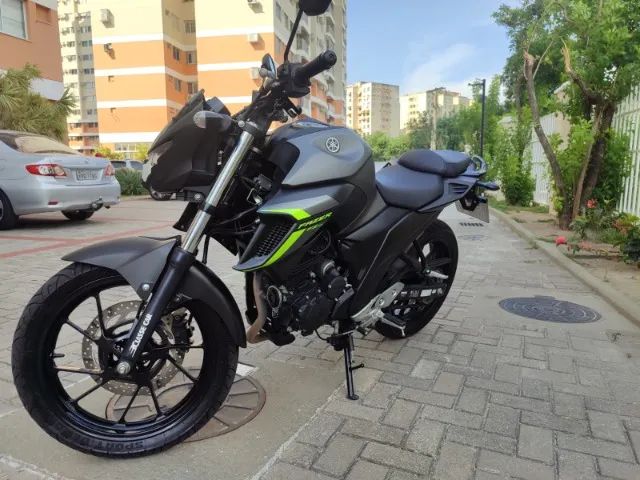 Yamaha FZ25 FAZER 2024 - Impécável - com 4.900km