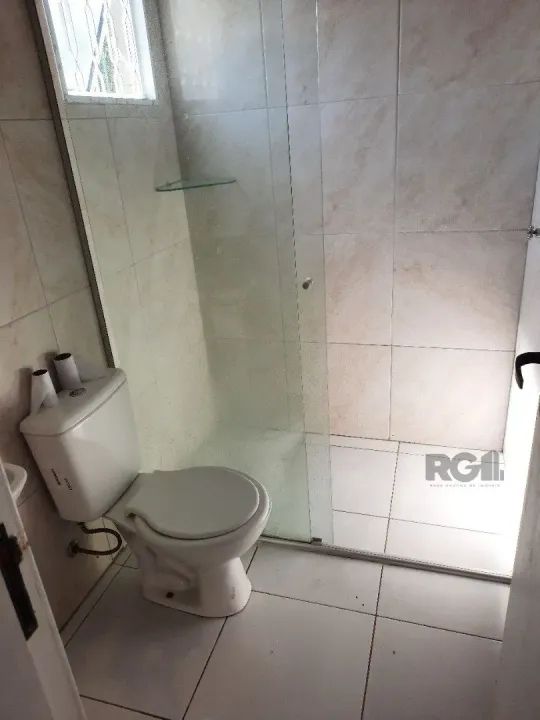 Prédio residencial composto por 4 apartamentos, sendo 2 no térreo e 2 no superior. Os apar - Foto 2