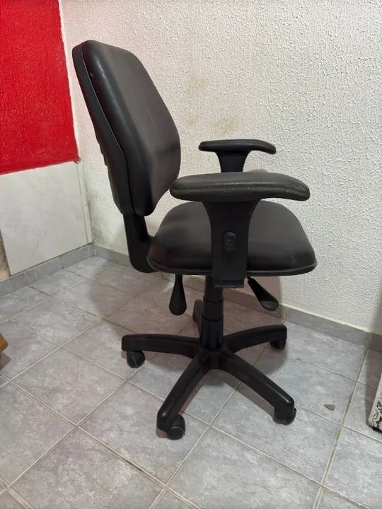 Cadeira de escritório/gamer giratória reclinável preta