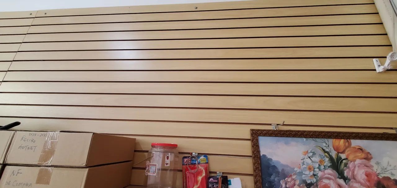 Ganchos de Ferro para Painel + Painéis MDF Canaletados usado 