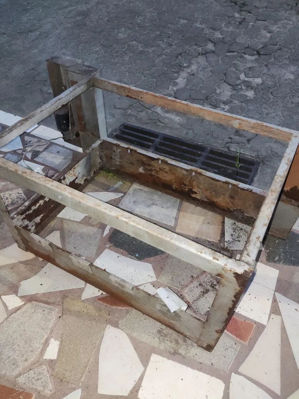 Churrasqueira giratória PRECISA DE RESTAURAÇÃO LEIA 