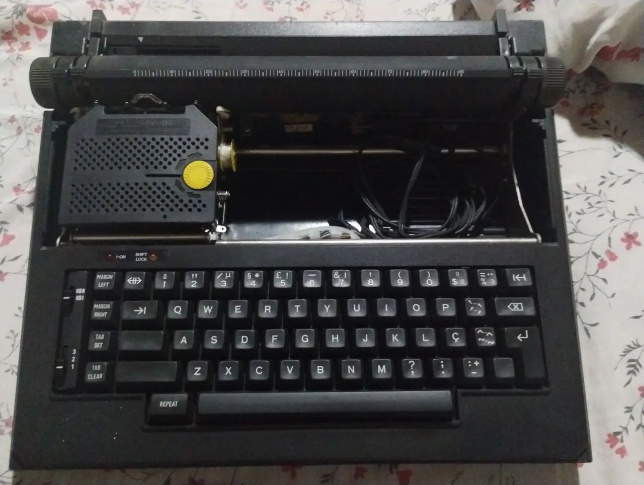 Máquina de escrever Olivetti Praxis 20 64739440285569122
