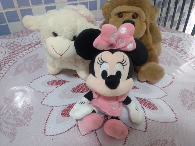 Vendo 3 Bonequinhos de pelúcia 