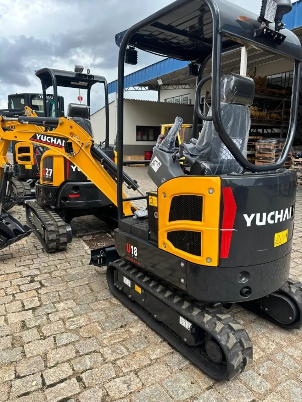Miniescavadeira YUCHAI U18 1.8 TON