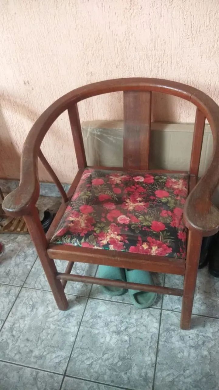 Cadeira de Madeira com Assento Floral - Foto 3