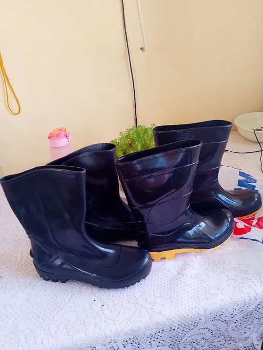 Botas de Segurança - Tamanho 39 e uma 37