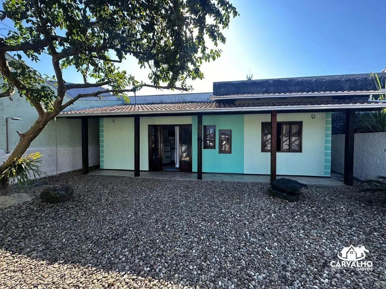Casa com área de festas, um quarto e amplo terreno para locação anual Itajuba, Barra Velh