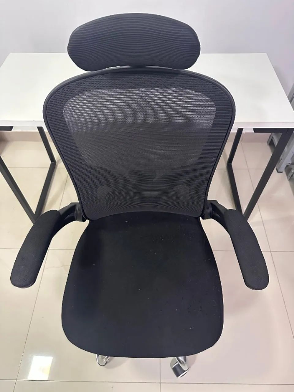 Cadeira Presidente Escritório Giratória Fox Office Pt 46a cor preta - Foto 2