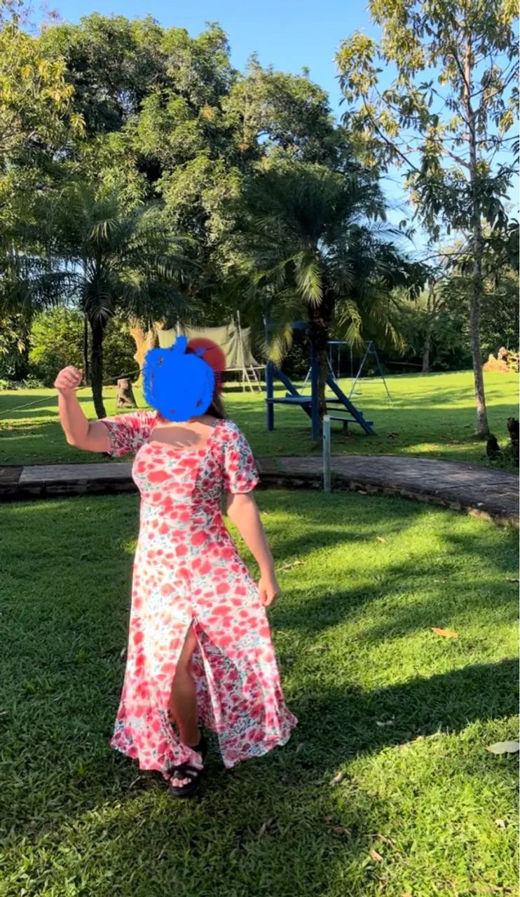 Vestido floral com fenda
