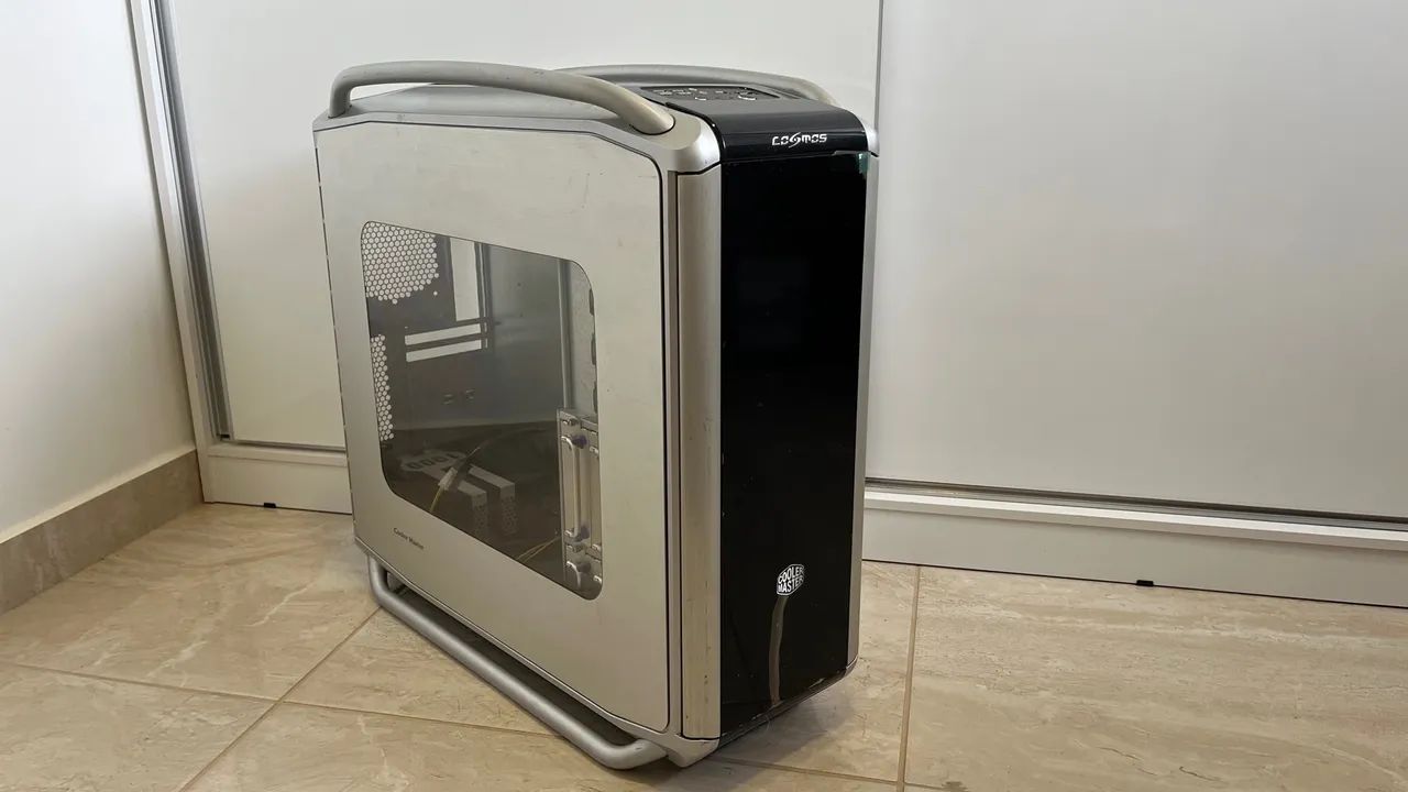 Gabinete Cooler Master Cosmos 1000 e fonte Antec 1000W