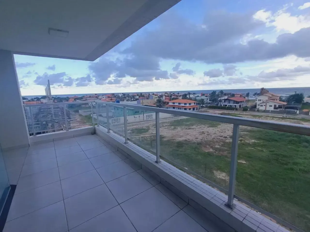 APARTAMENTO FORT DO FAROL, TORRE A, COM 3 QUARTOS SENDO 2 SUÍTES, VARANDA GOURMET, 2 VAGAS
