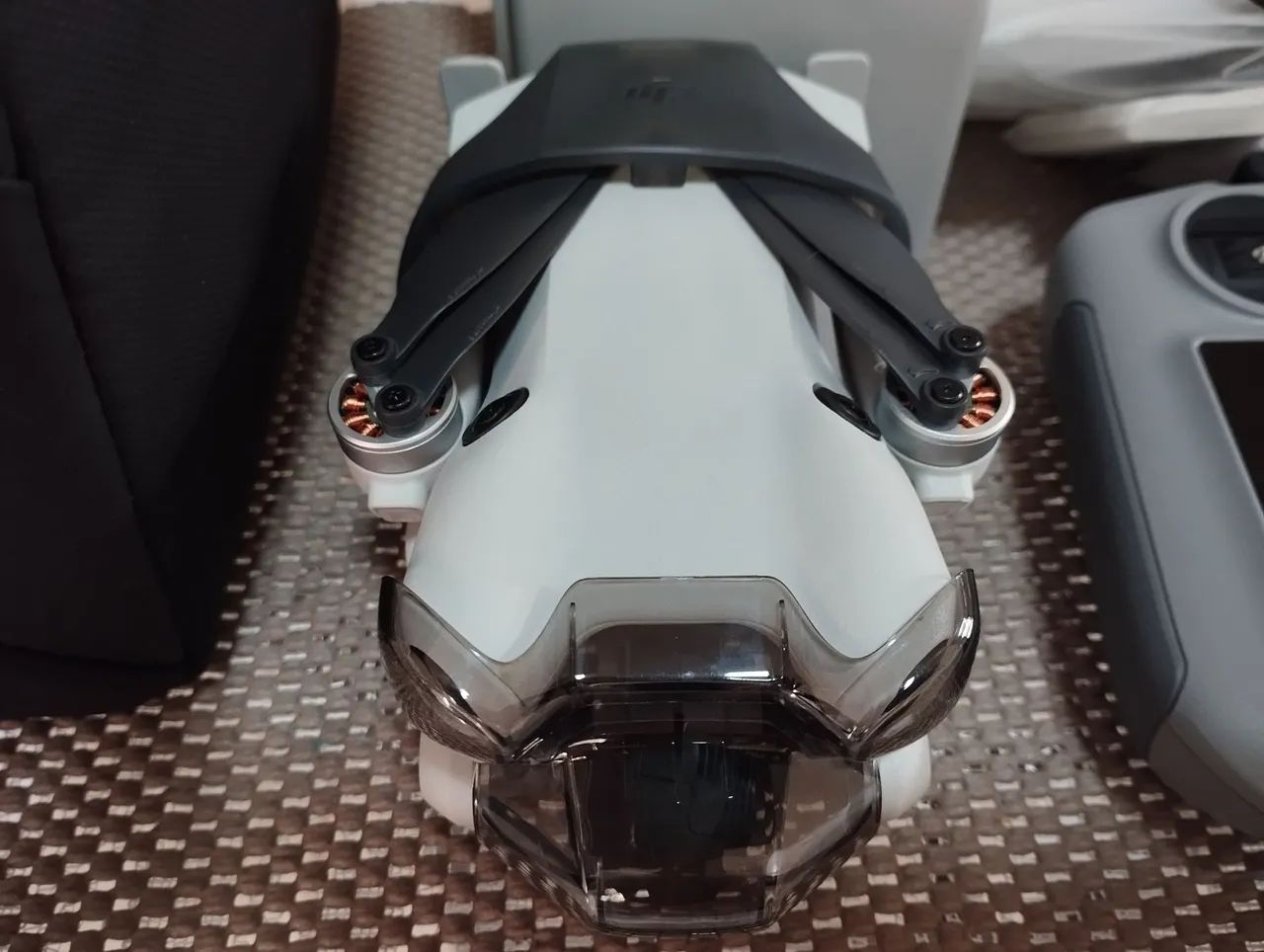 DJI Mini 4 Pro + Fly More Combo + Controle RC 2 - Foto 3