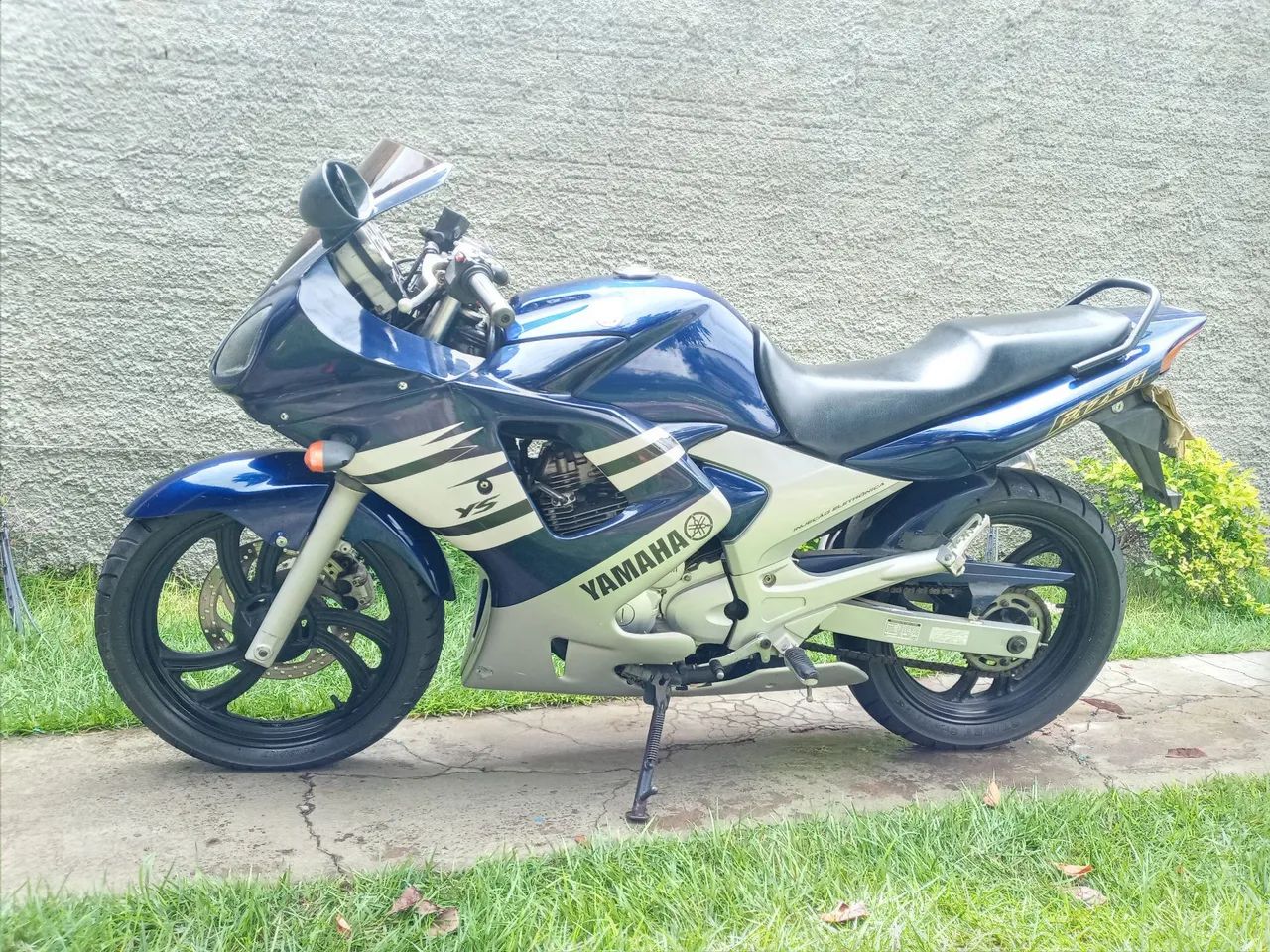 Yamaha fazer 250 ano 2007 com carenagem 