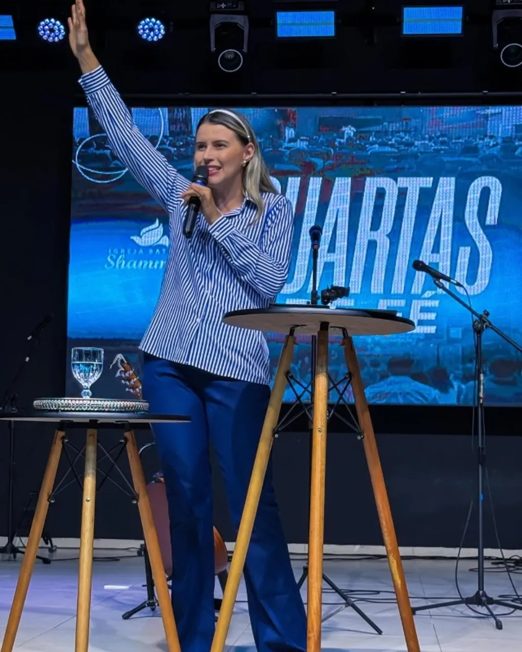 Conjunto de Mesa Estilo Igreja Church Bistrô Para Palestra e Púlpito redonda + mesa apoio
