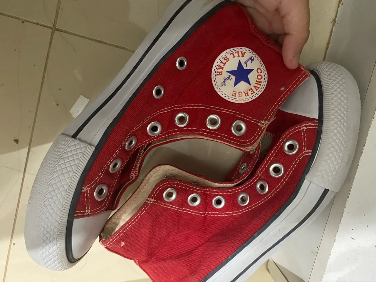 Tênis all star vermelho no tamanho 36/37