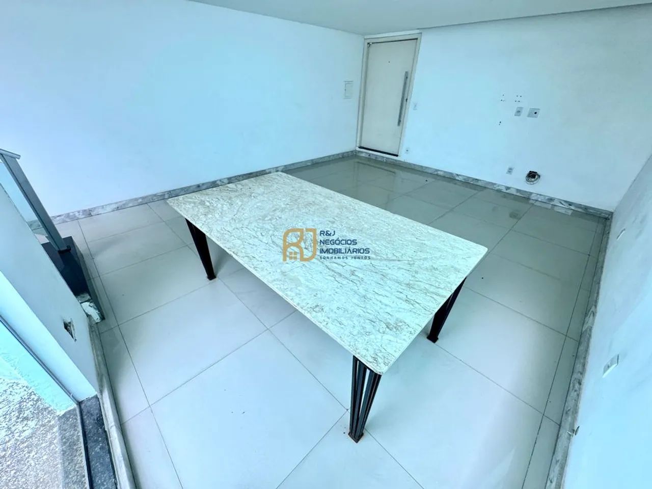 Casa Geminada à Venda - 3 Quartos 1 com Suíte - 2 Vagas Cobertas - Candelária BH - Foto 5