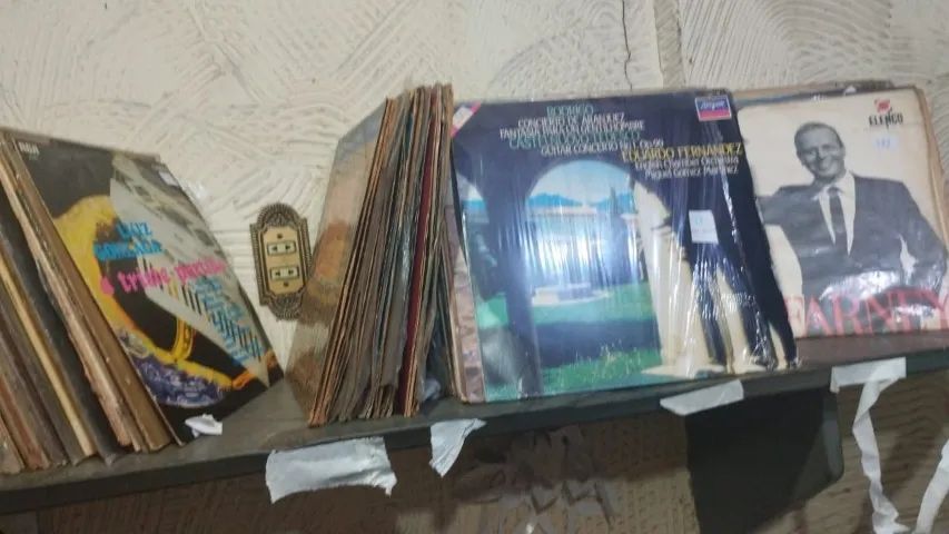 COLEÇÃO DE LPS 130