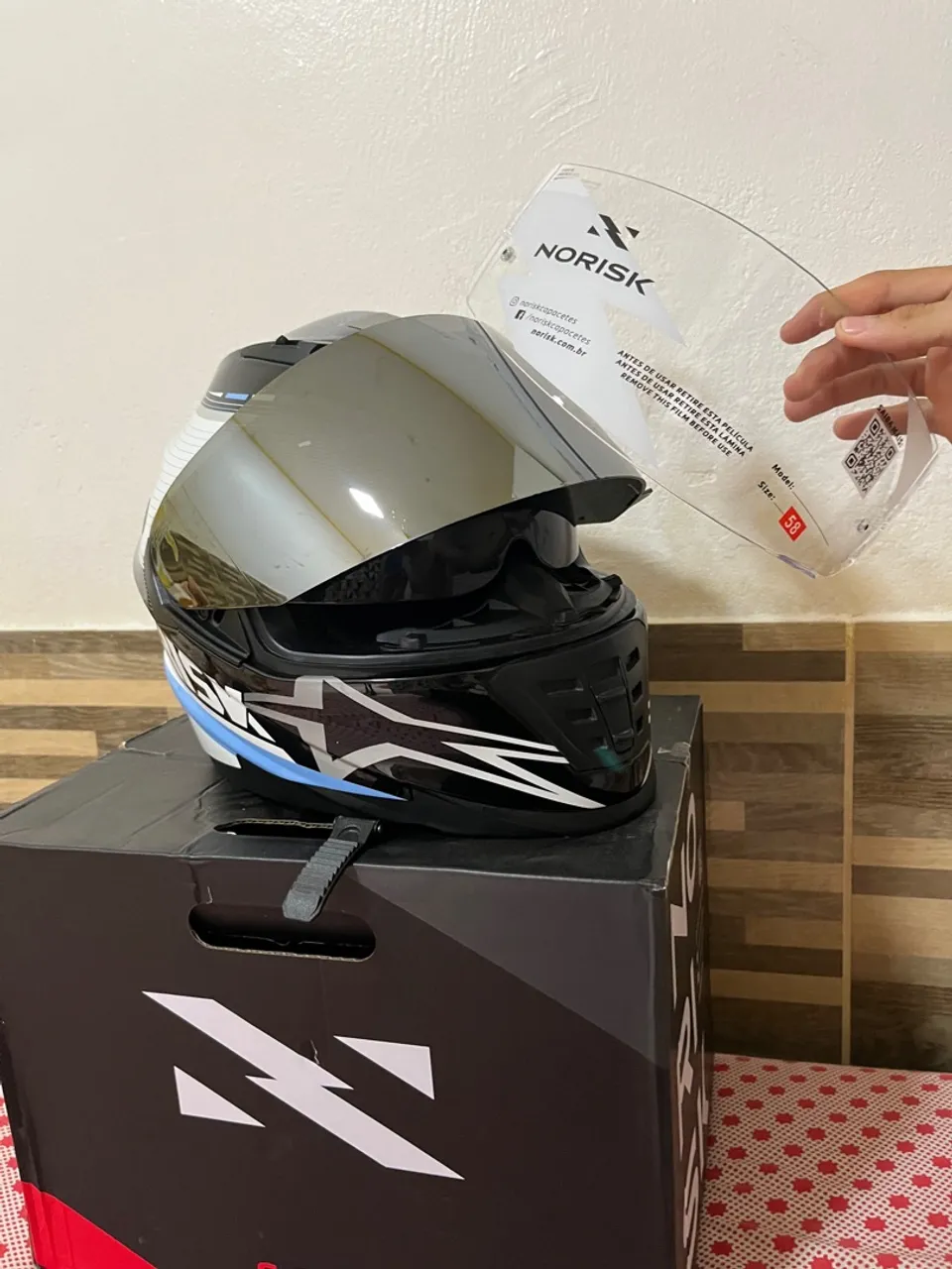 Capacete Norisk com viseira fumê - Tamanho 58