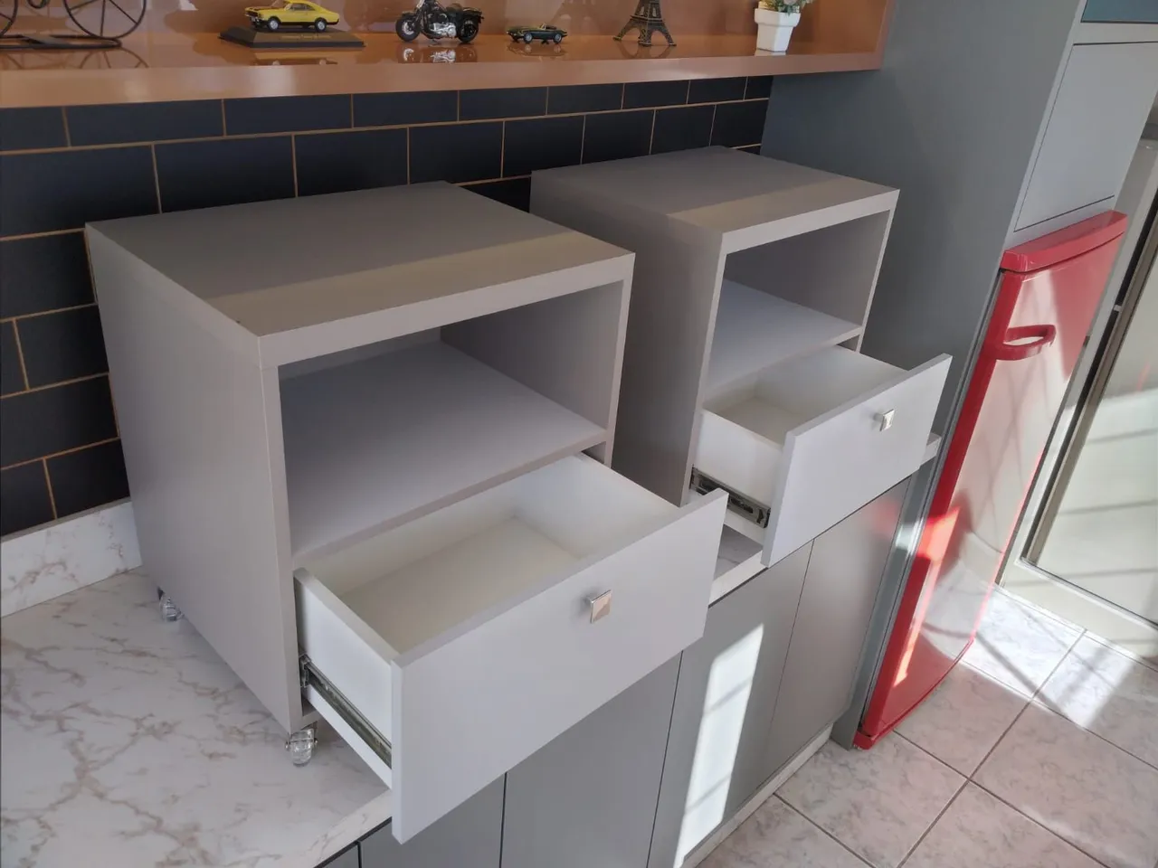 Lindos móveis para cabeceira com gaveta
