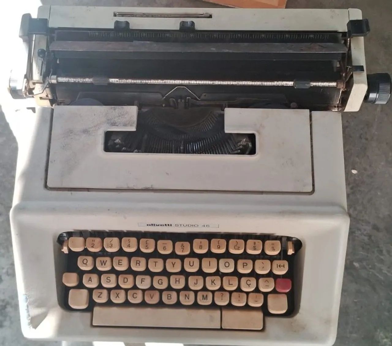 Máquina de escrever Olivetti Studio 4664606908154241120