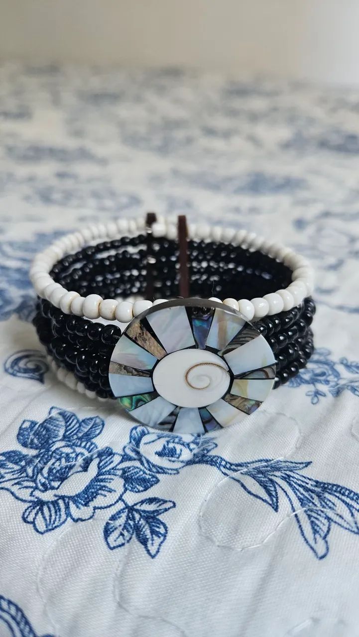 Pulseira artesanal de miçangas