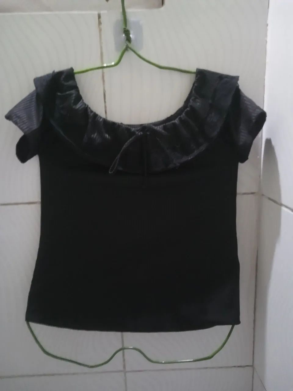 Blusa Preta com babados Feminino M  - Foto 3