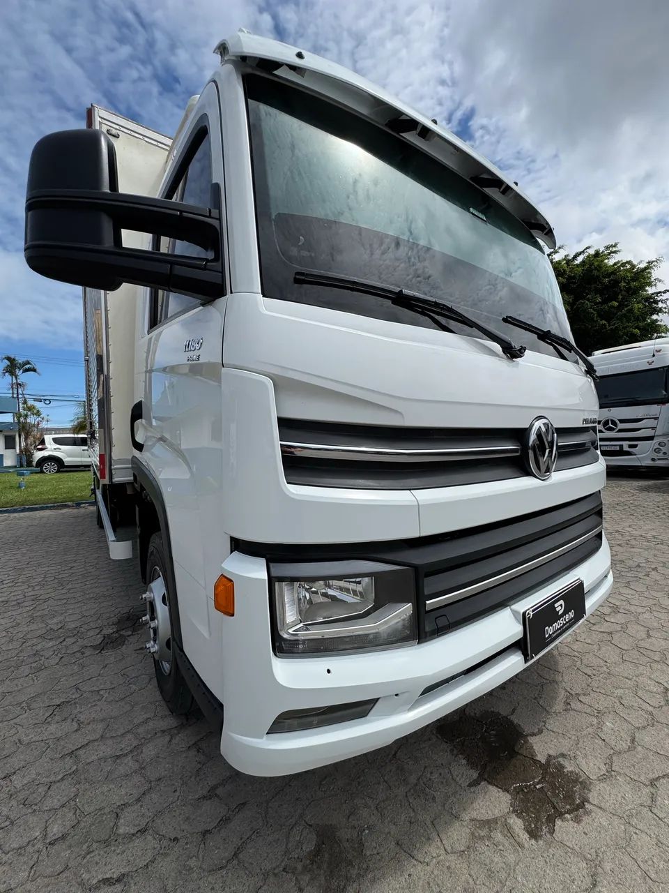 Caminhão Volkswagen Delivery 11.180 DRC 4x2 - Foto 7