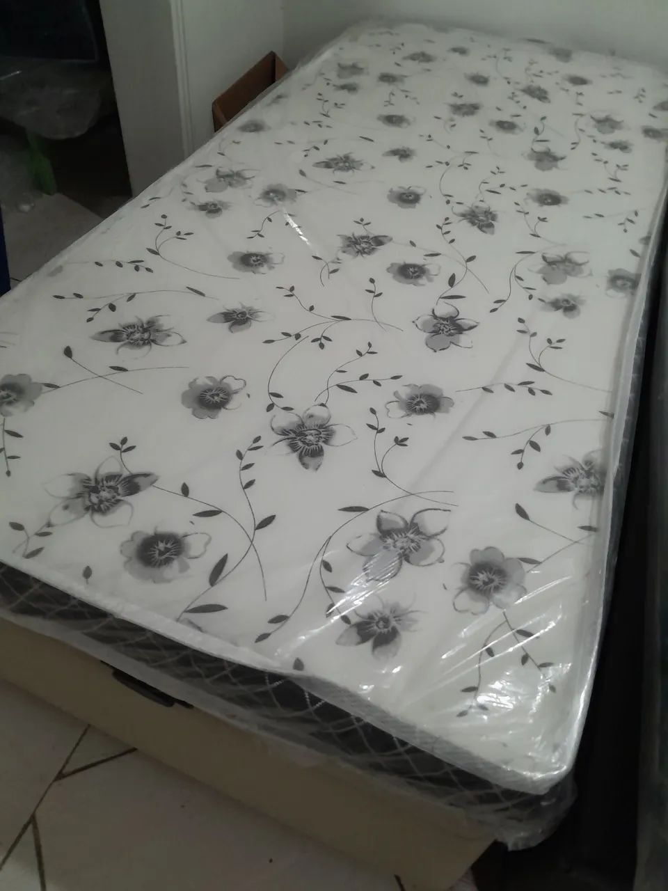 Colchão Solteiro com Design Floral $$190