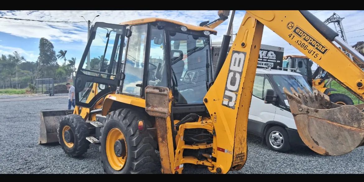 RETRO ESCAVADEIRA JCB  3cx 4x4 ano 2019