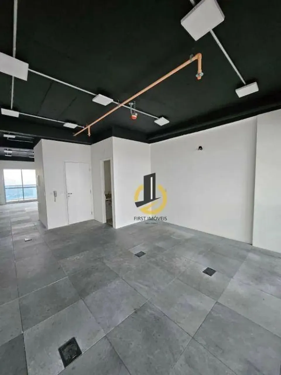 Sala comercial para venda ou locação no Condomínio Helbor Trilogy Home & Office - 75,70m²