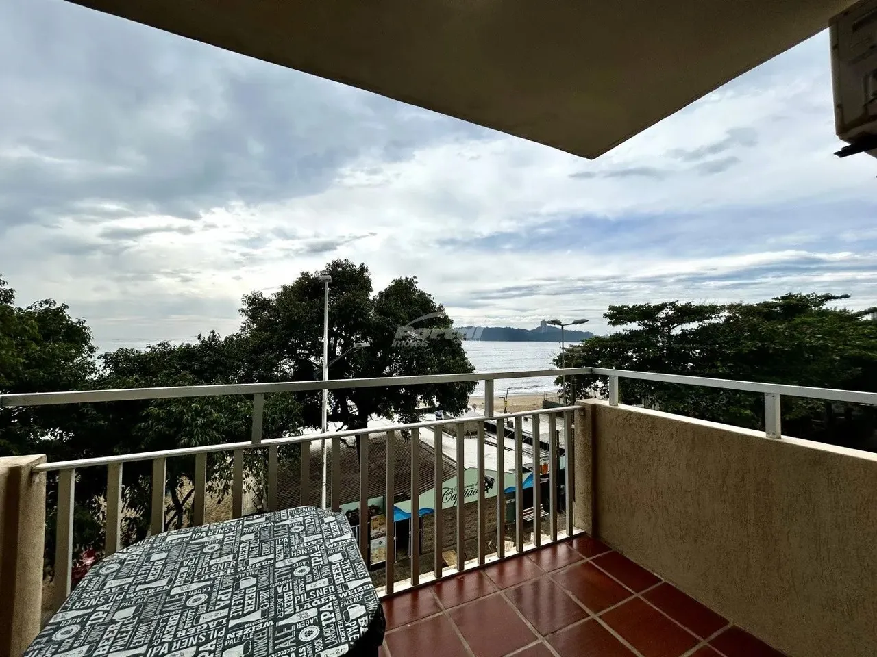 Apartamento mobiliado disponível para locação no bairro Centro Balneário Piçarras/SC (Cód