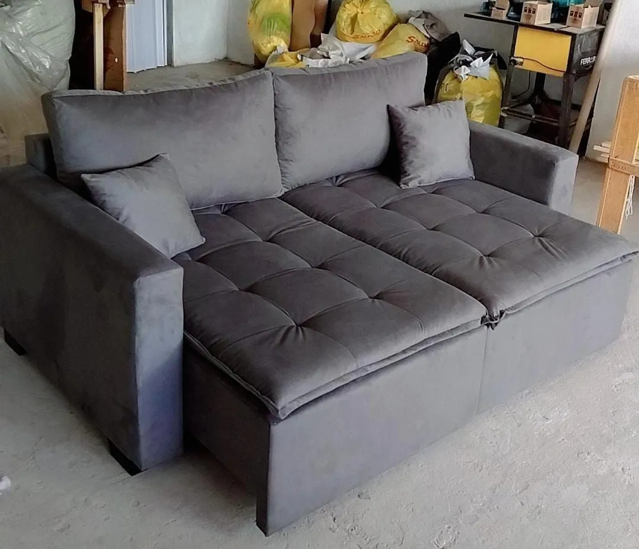 Sofá Retrátil Cinza 2 Lugares estilo cama