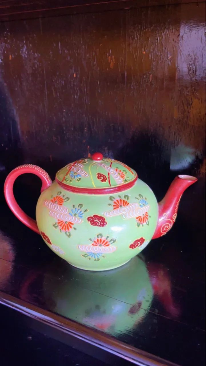 Lindo bule em porcelana antigo com lindos detalhes - Foto 3
