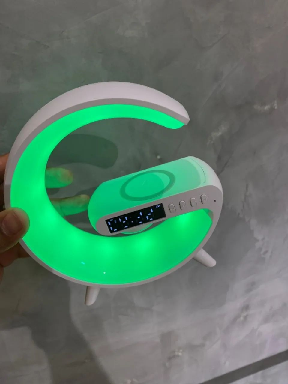 Caixa De Som Luminária G Speaker Carregador Indução Relógio - Foto 2